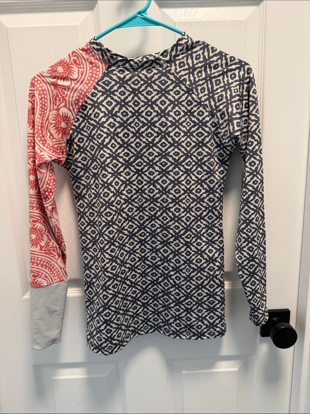 Women’s Long-Sleeve Mixed-Print Rash Guard - Navy & Coral